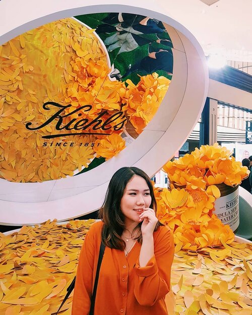 Happy 10th Birthday Kiehl's Indonesia 🧡 Seru sekali acara hari ini~ Jadi kita bisa ngumpulin stamp dengan foto di semua boothnya yang instagrammable dan dapetin sample produk. Kalian juga bisa foto-foto disini dan konsultasi dengan @kiehlsid experts dari tanggal 29 Agustus - 8 September 2019. Cuma 10 hari aja dan gratis lho. Lokasinya di Main Atrium Senayan City. Let's celebrate together!.#KiehlsID #10YearsKiehlsID #ClozetteID @clozetteid