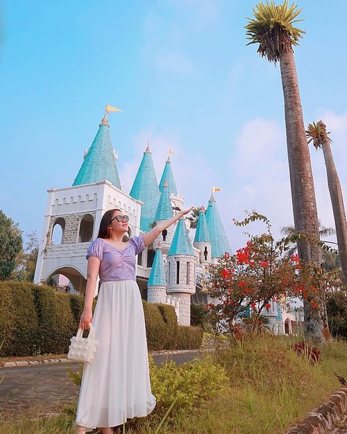 If you dream a thing more than once, it’s sure to come true - Sleeping Beauty.

And it does. Even not always :)

Have a purple week everyone! 💜🏰 

Oh ya, plis jangan kaget ini di Puncak aja guys fotonya hahaha.