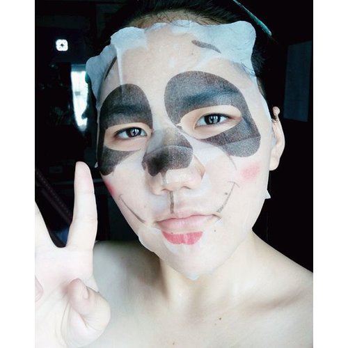 🐼 p a n d a . s i s t e r 🐼
.
#pinkuroom #pinkuFOTD  #panda #animalmask #missha #selfie #selca #potd #beautyblogger #clozetteid