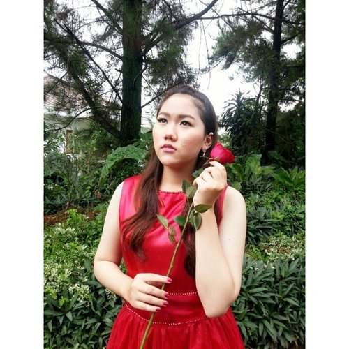 Gong Xi Fa Chai ＼(^o^)／
#gongxifachai #chinesenewyear #reddress #rose #redrose #potd #fotd #ootd #likeforlike #instafamous #instafashion #makeup #beauty #bbloggers #beautyblogger #indonesianbeautyblogger #clozetteid #FDBeauty #fotdibb #selfie #selca #selfies #ootd #lookbook #asian