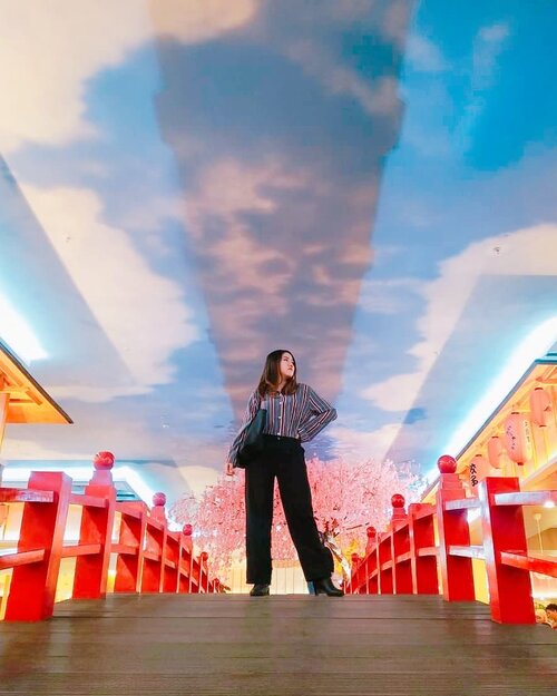 I feel like making dreams come true 🌤
.
#ootd #style #japan #transparkbintaro #bintaro #photospot #clozetteid