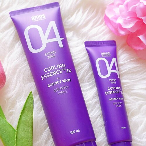 Wavy or curly hair? Yuk merapat 💜@amosprofessional_official Curling Essence 2X merupakan hair essence yang melembabkan dan menutrisi rambut sebelum styling. Dia bikin curl lebih bervolume dan natural, jadi ngikut gitu rambutnya gak kaku. Terus rambut kelihatan shiny & halus. Wanginya juga fresh citrusy! Pakainya setelah keramas / blow dry. Kalau rambut kalian di korean perm, has wavy or curly hair, ini must try sih. Walaupun gak styling rambut tapi bisa bikin rambut yang bergelombang jadi rapih dan gak mencuat-cuat keluar apalagi abis ngeringin rambut. So, produk ini gak cuma buat yang styling rambut setiap hari aja. Everyone can use it~Where to buy:https://hicharis.net/dewiyang/OVg#charis#amos#amosprofessional#curlingessence2xbouncywave