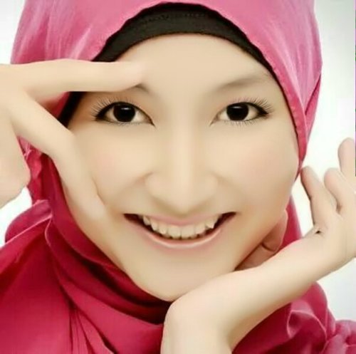 Smile with hijab #ClozetteID#HOTD#ScarfzMagz