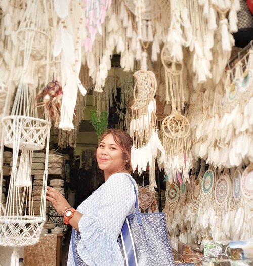 Dreamcatcher 🤗🤗.Am i a dreamcatcher? Cause i had dreamt that one day can see many beautiful places in the world.#dreamcatcher #wheninubud #ubud #artmarket #clozetteid