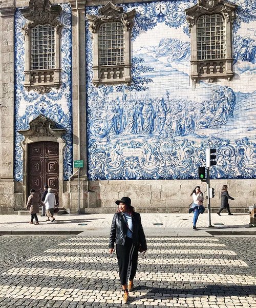 Porto and blue church tiles
.
#clozetteid #travelling #travelaroundtheworld #porto #portugal #portoportugal #bluetilechurch #aroundtheworld #aroundcityporto #travelstyle #streetstyle #streetwear #dsywashere #dsybrangkatlagi