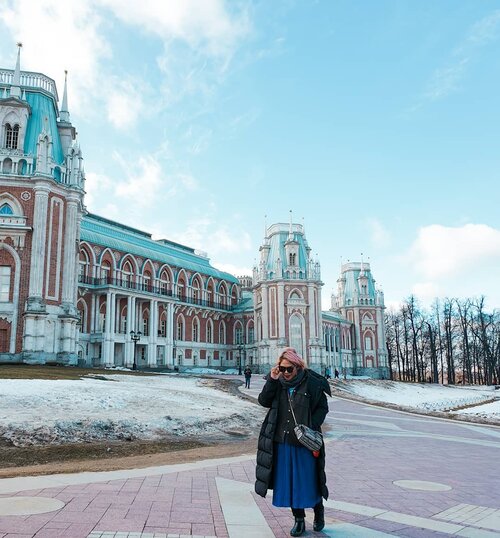 Feels like Elsa, walking around outside my castle or look like Anastasia, the lost princess ??
.
The Catherine Palace is a Neoclassical residence of Catherine II of Russia on the bank of the Yauza River in Lefortovo, Moscow. The residence is also known as the Golovin Palace, after its first owner, Count Fyodor Golovin, the first Chancellor of the Russian Empire. After his death Empress Anna commissioned Francesco Bartolomeo Rastrelli to replace the Golovin Palace with a Baroqueresidence known as Annenhof. This was Anna's preferred residence. It consisted of two wooden two-storey buildings, the Summer Palace and the Winter Palace
.
#golovinpalace #annenhof #clozetteid #girlpower #womanpower #haluhaluapril #worldtravel #worldcitizen #traveler #travelblogger #travelspot #instagram #instagramable #lostinthecity #throwback #womantraveler #fashioncolours #fashionstyle #instafashion #instatravel #aroundtheworld #travelaroundtheworld #solotraveller #dsypath #dsywashere #springinmoscow #moscowonmarch #moscow #rusia