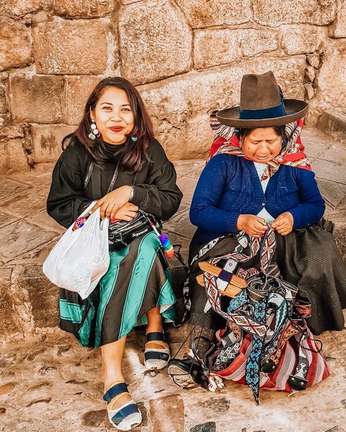 This is one of the reasons why i love travel to 'colorful and exotic' country, my eyes capture beautiful things while street hunting
.
Met this Sinora who walked around Cusco tried to sell her custom ethnic bag strap...precious moment
.
#clozetteid #jalanjalan #worldtravel #worldcitizen #traveler #travelblogger #travelspot #instagram #instagramable #imnotlost #lostinthecity #worldheritage #womantraveler #fashion #fashioncolours #fashionstyle #instafashion #fashiontips #tips #instatravel #aroundtheworld #travelaroundtheworld #dsypath #dsywashere #travelgram #capturemoments