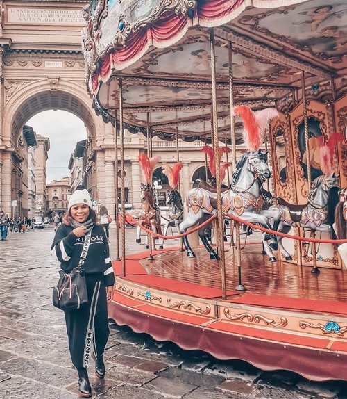 Life is like a carousel, sometimes you just go round and round. Just enjoy the ride til its stop
.
#clozetteid #travelling #travelaroundtheworld #travelgram #aroundtheworld #travelstyle #streetstyle #streetwear #dsywashere #dsybrangkatlagi #traveljournal