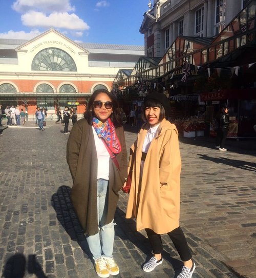 Shopping partner

#whenuinlondon #traveller #worldtravel #tourist #london #uk #ukstreetwear #europe #girltraveller #clozetteid #streetfashion #travelpartner #coventgarden #coventgardenmarket #walk #walking #autumn #autumninlondon