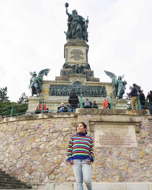 Liberty statues in Rudesheim

#whenuingermany #frankfurt #rudesheim #traveller #worldtravel #tourist #germany #streetwear #europe #girltraveller #clozetteid #streetfashion #rüdesheim #winetasting #walk #walking #winery #gb #deutschland
