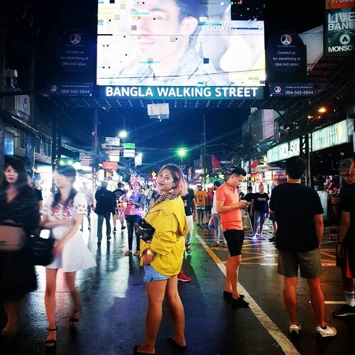 Night stil young but we are not 🤣🤣🤣
.
Bangla walking street only 400m from our hotel in Patong, its entertaining street. Only open from afternoon maybe around 6 till morning (i think) cause we only stay till mid morning 😎😎
.
This street have many places (read: bar) to hang out with friends (they offer very cheep drinks for shoots) or if you want to know little bit deeper or underground about Phuket or maybe want to learn new style of dance..yes...you come to the right place >>> just swipe... 😜👍
.
#travelling #travelaroundtheworld #banglastreet #phuket #patong #mevstheworld #instaplace #tourist #clozetteid #phuketlife