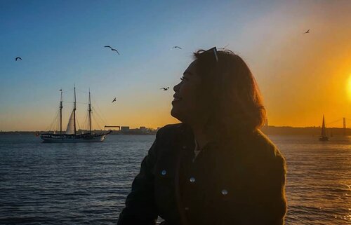 Sunset, music and seaguls =happy!
.
#clozetteid #travelling #travelaroundtheworld #lisbon #lisbonportugal #portugal #sunsetlover #ruaaugustalisboa #dsywashere #dsybrangkatlagi