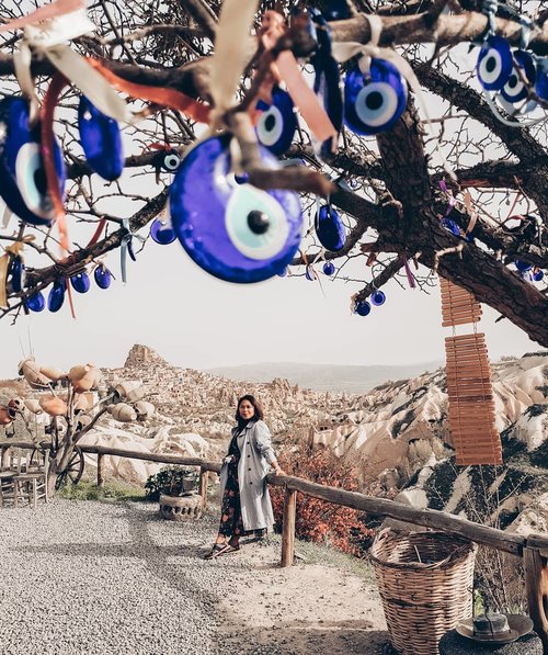 I see my path, but I don’t know where it leads. Not knowing where I’m going is what inspires me to travel it. – Rosalia de Castro
.
The place that i'm sure will be back again.. Cappadocia
.
#clozetteid #girlpower #womanpower  #worldtravel #worldcitizen #traveler #travelblogger #travelspot #instagram #instagramable #lostinthecity #throwback #womantraveler #fashioncolours #fashionstyle #instafashion #instatravel #aroundtheworld #travelaroundtheworld #solotraveller #dsypath #dsywashere #hotairballoon #turkey #cappadocia #goreme