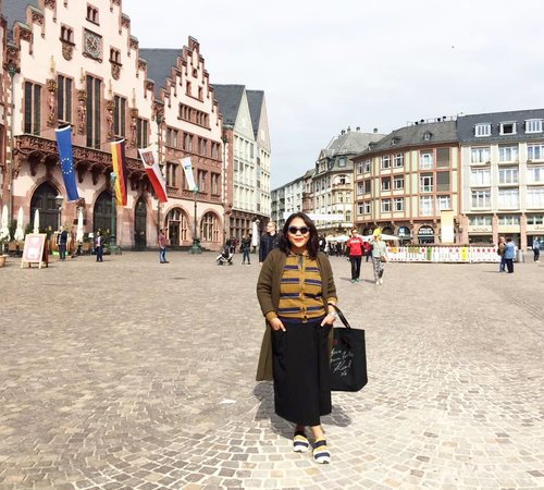 The most famous place in Frankfurt

#whenuingermany #frankfurt #romer #traveller #worldtravel #tourist #germany #streetwear #europe #girltraveller #clozetteid #streetfashion #walk #walking #gb #deutschland #römerfrankfurt