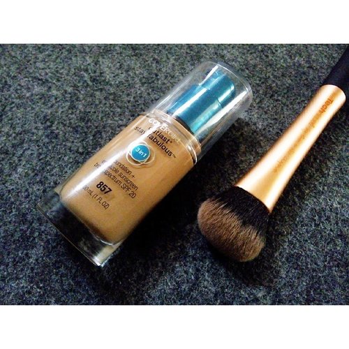 the legend @covergirl outlast has come, thankyou @preorderbymimo again, totally love how it works and all your superquick and responsive service :* #ClozetteID #covergirl #covergirloutlast #goldentan #857 #realtechniques #covergirlbymimo #clozetteambassador #photooftheday