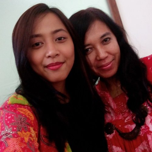 sorta #fbf in #batik and it was #friday too, actually there so many hint of pink but not captured well by my camera, so, I guess this is one of #PeduliLewatSelfie material, then how about you??? btw, I was with Bu Ewin from my #cimbniaga office in my last day of Internship

#ClozetteID #Selfie #clozetteambassador #red #pink #officewear #friends #wefie #groufie #photooftheday