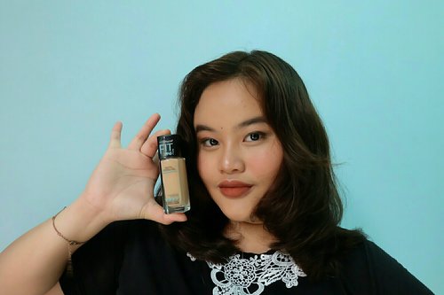 Trying out Maybelline's Fit Me Matte+Poreless Foundation for the first time! and I loooove it!

aku pakai shade 125 Nude Beige, dan agak sedikit kegelapan di aku, tapi masih bisa diakalin. you guys have to try this one out! ❤