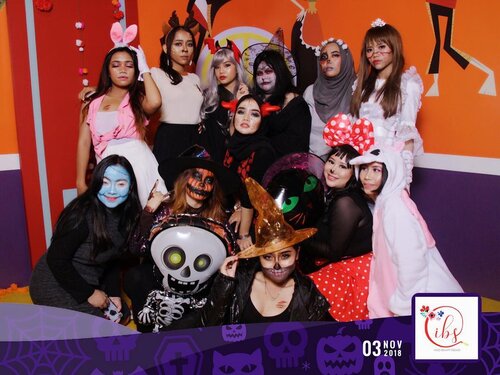 Too Cute To Spook Halloween Party@indobeautysquad X @absolutenewyork_id 🎃👻.Thankyouuu smuanyaaThankyou @indobeautysquad Seru bangettttt semalemm😍😍💕Iya si @hanummegaa udh apus makeup😂🤣.@indobeautysquad@absolutenewyork_id@eyelovin @tuchroses@naruko.indonesia@evete_naturals#IBSxAbsolutenewyork_id#IBSTooCuteToSpook#clozetteid