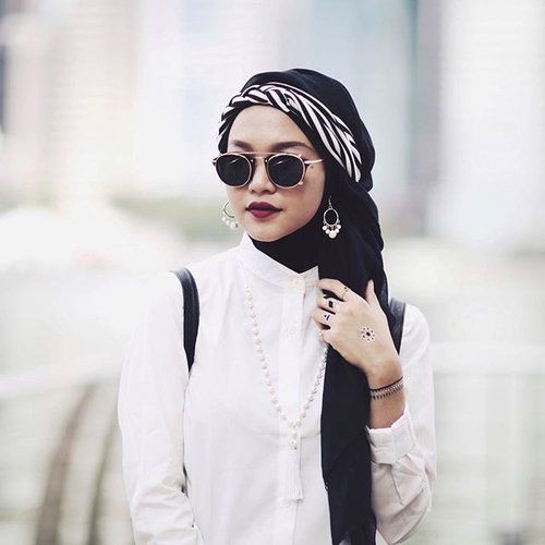 Will post soon on my blog. Wearing  @gluckosm necklace 😊 #fashionblogger #hijabfashionblogger #cassandradinijourney #clozetteid