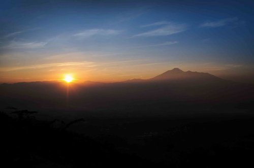 Tahun baru namun usia berkurang. Semoga Allah selalu memberikan kemudahan dalam menjalani semua ketetapanNya. Laa haula walaa quwwata illaa billaahil'aliyyil'adziim.
#gunung #indonesia #wonderfulindonesia #tenda #camping #mountain #clozetteid