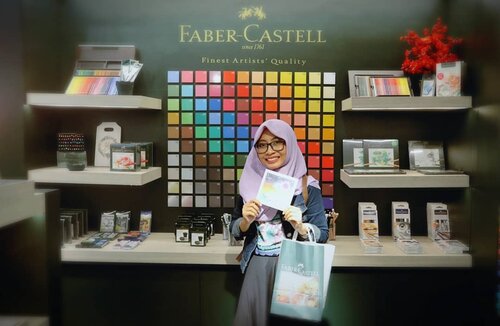 -Soft Pastel Art-Buat kalian yang ngerasa lagi butuh penenangan diri, coba Soft Pastel Art deh.Ini gak mesti bisa gambar loh. Dan gak terlalu sulit caranya.Untuk alat2nya pun kalian bisa pakai #softpastelfabercastell starter kit. Di situ lengkap tinggal pakai.Belum tersebar di toko buku sih, tapi kalian bisa beli di store resmi @fabercastell_id .Karena #art4All . Siapapun bisa kalo berusaha. 😉...#l4l #lfl #clozetteid #like4likes #likes #like #likesforlikesback #likelike