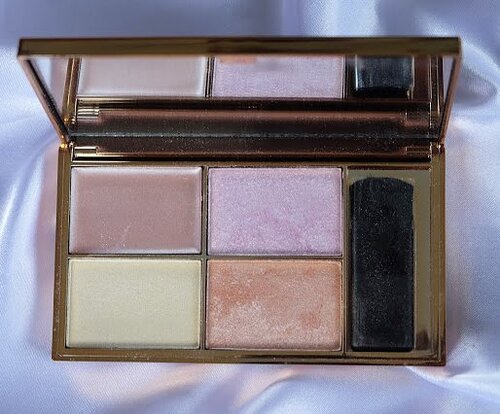Blog updated : http://www.duapuluhtujuhdesember.com/2017/06/sleek-solstice-highlighting-palette.html ❤ #bbloggers #fdbeauty #clozetteid #highlighting #highlight #highlighter #sleek #sleeksolstice