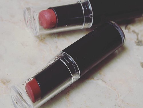 In The Flesh & Cinnamon Spice ❤💄💋 @wetnwildbeauty #bbloggers #wetnwild #wetnwildbeauty #bbloggers #drugstoremakeup #lipstick #lipstickaddict #affordable #beautyblogger #indonesianbeautyblogger #clozettedaily #clozetteid