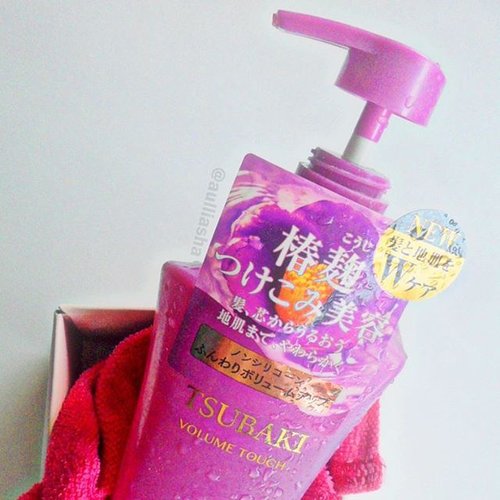 Review Shiseido Tsubaki Volume Touch Shampoo here : http://www.duapuluhtujuhdesember.com/2015/09/review-shiseido-tsubaki-volume-touch.html or simply just click my blog link on my bio 👆 Overall this is the nicest scent from shampoo I've tried! #shampoo #beauty #haircare #bbloggers #beautybloggers #japan #nihonmart #clozetteid #clozettedaily