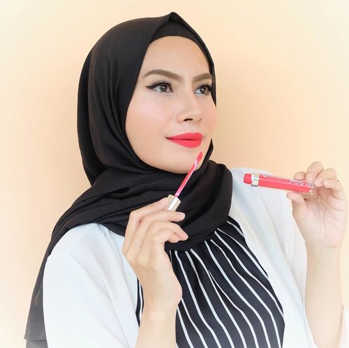 Heart You from @sanaturelofficial 💕 It's a classic red, bright color and so bold. My face appear brighter and It has blue undertone.The formula is the best though, easy to apply and very comfortable all day long.For you who adore red lippies or a fan of red color, you must try this one!Attention:Only for a brave, independent and strong woman 💄@shandyaulia#minireview#SANaturelbyShandyAulia #lipcreammatte#heartyou#FOTD#beautyblogger#red#redlipstick#starclozetter#clozetteID