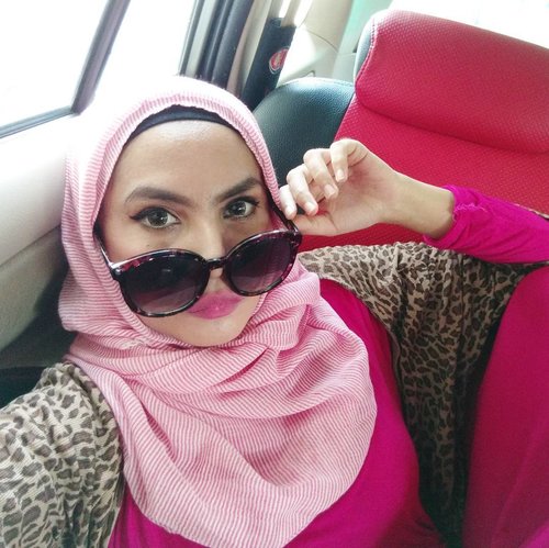 Inhale confidence. Exhale doubt. 👄👌 #COTW #clozetteid #clozettedaily #CIDsunglasses #hijabindo #hijablookbook #hijabstyle #hijabers #fotd #pink #bbloggers #blogger #indonesianbeautyblogger #indo #sillyface #beautyblogger #happyismymiddlename
