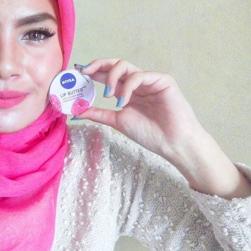 My favourite? Raspberry Rose ❤ Can't wait to write my first impression for @nivea_id Lip Butter products. Happy Sunday by the way 💋💄 #bbloggers #fotd #clozettedaily #clozetteid #raspberryrose #nivealipbutter #favourite #beautyblogger #smile #happy #duapuluhtujuhdesember #nivea