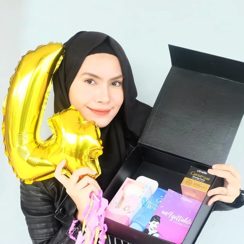 Yeay! Super happy and excited pas dapet Un4gettable Box from @clozetteid 🎉 Happy 4th Birthday Clozette Indonesia 💖 Thank you for bringing so much JOY, LOVE AND HAPPINESS to me 🌌 Thank you for celebrating your Un4gettable birthday and supporting us in the blogging world! Lot of kisses and keep in touch 💕 once again, Happy Birthday 🎂 🙌Ps: swipe more to see whats inside the box 🎁 💙@clozetteid @pondsindonesia @senkaindonesia @jacquelle_official @zap_beauty #ClozetteID#ClozetteUn4gettable