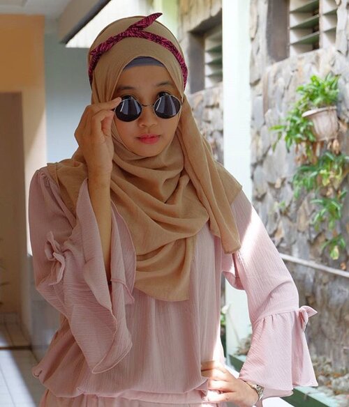 Mencoba retro📷 @onniephikun #clozettehijab #clozetteid #retro #retrofashion #modestfashion