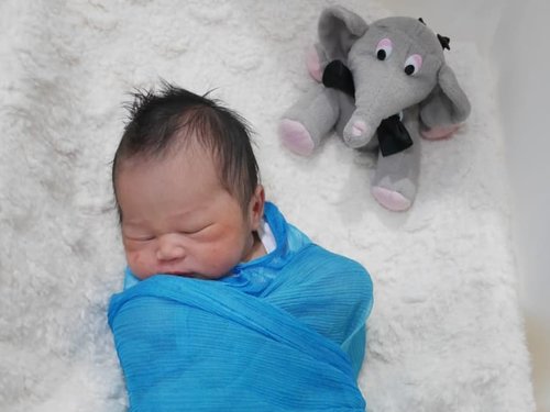 Assalamualaikum Om Tante, halo, kenalin aku Kai, baru usia satu hari. Mohon doanya supaya aku sehat-sehat ya 💕...#newborn #babyboy #clozetteid