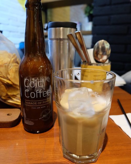 First experience with cold coffee. Surprisingly, its good 👌
.
.
#clozetteid #clozettelifestyle #coldcoffee #saturdayvibes #blacklistedcoffee