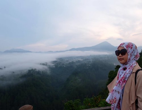 Morning, folks 😀
📷 @gara.pw
.
.
.
#clozetteid #travel #hijab #lifestyle #tebingkeraton #explorebandung #indonesianfolks #hijabtraveller