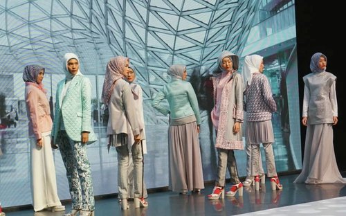 30 Tahun @shafiramuslimfashion Special Fashion Show, mengangkat tema World Wanderer dari 5 Benua 😍thankyou Shafira & @hijabinfluencersnetwork..#ShafiraWorldWanderer #indonesiafashionweek #ifw #clozetteid