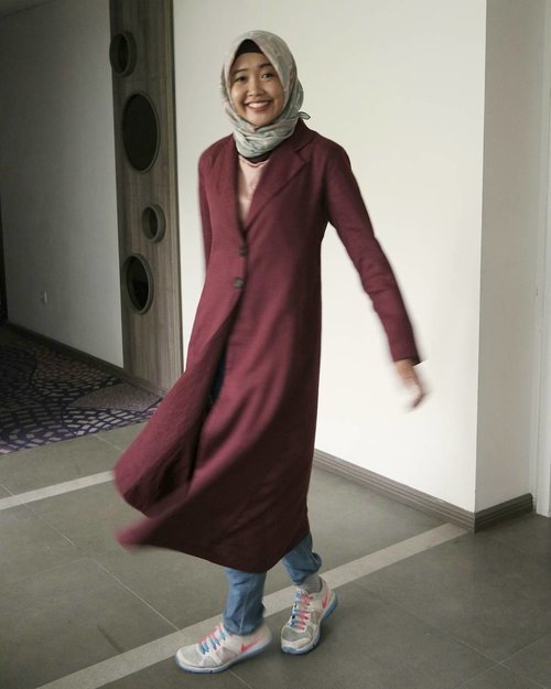 You can dance, you can jive, having the time of your life 💃🎶
.
.
#hijabootd #modestfashion #dancingqueen #clozetteid #ootd #funfashion #preppylook #preppychic #preppychichijab #hijabstyle #livingthelife #preppylookhijab