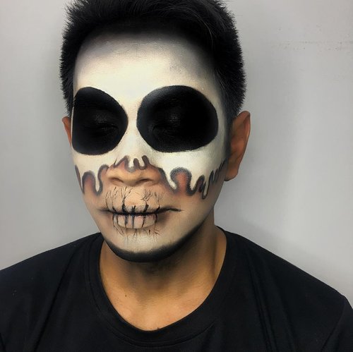 Melted skull makeup for our SbRunner captain @okadewantara . Demi totalitas untuk lari malam dengan tema halloween. Sukses ya larinya! Semoga nanti gak ketuker mana yang asli mana yang enggak 😂