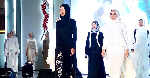 #TiffanyTales Collection by @tiffanykenangahijab at #jakartafashionandfoodfestival. It's casual yet trendy. Love! ❤ Congratulations again @tiffanykenanga and @arvansyah for the great fashion show.

Don't forget to read my new article "Totally Trendy Casual Style with Tiffany Kenanga Hijab" on my blog #amandadestycom
http://www.amandadesty.com/2017/05/totally-trendy-casual-style-with.html?m=1
.
.
.
#tiffanykenangahijab #fashionhijab #tiffanykenangahijabhouseandboutique #tiffanykenanga #fashionshow #jfff @jfff_info #clozette #clozetteid @clozetteid