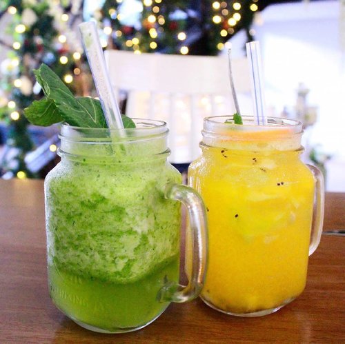Pilih yang mana buat ngademin tenggorokan?
Mocktails Summer Green (kale + pineapple) atau Happy Days (passion fruit, lychee, orange, kiwi)?
.
.
📍 @gastromaquia Senopati, Jakarta Selatan.
.
.
.
#ClozetteID #ClozetteIDReview #GastromaquiaReview #GastromaquiaXClozetteIDReview #RamadhanMenu #RamadhanSpecials
#Bukber #BukaBersama #BukaPuasaBersama #Gathering

#foodgasm #jktfood #jktfoodies #jktculinary #jktfoodbang #makanterus #foodtaste #culinary #food #drink #spanish #restaurant
