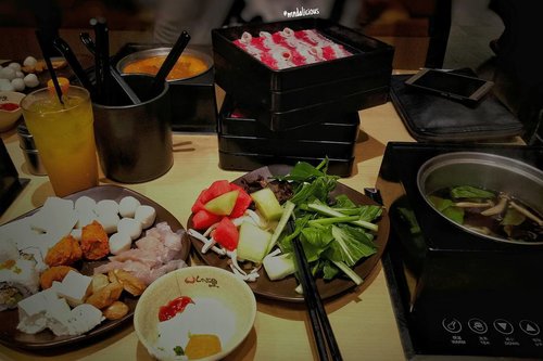 #allyoucaneat #shabushabu for lunch. Low fat beef with original konbu soup.
Itadakimasu!
.
.
.
📍@shabu_shaburi Neo Soho

#AllYouCanMeat #Shaburi #foodgasm #foodporn #jktfood #jktfoodies #jktculinary #jktfoodbang #makanterus #foodtaste #culinary #food #foodies #japanese #restaurant #clozette #clozetteid
