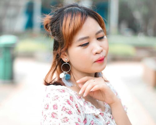 Lovely earrings from @mistyandnebula, cute silver hoop with pom-pom and tassel 💫

Calling all fashion enthusiast! This earrings are playful enough to wear with a casual daytime outfit, so.. you must check @mistyandnebula now 💖