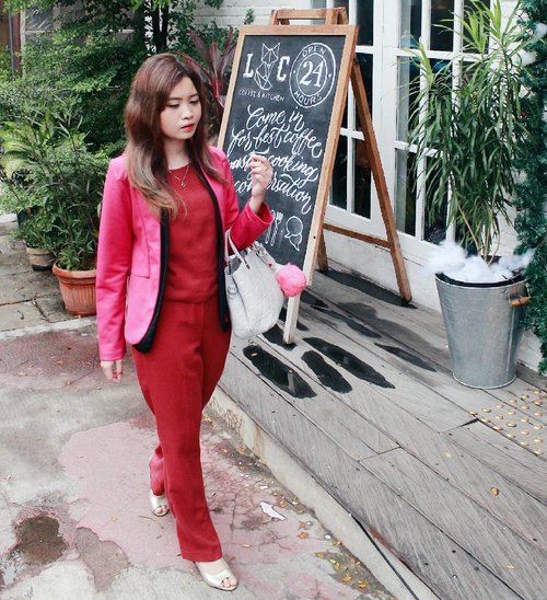 Mind your step.
.
.
.
#OOTDIndo #OOTD #SpreadingOutfits #fashion #style #fashionstyle #indonesiafashionlook #pink #clozetteid #outfitoftheday #clozette #outfits #womanstyle #lookbook #lookbookindonesia #smartOOTD