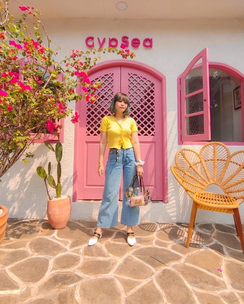 Located at Kemang, Gypsea brings Bali summer vibes with its tropical ambience. I love it! 💕

@gypsea.kemang serves a variety of sandwich and healthy or smoothies bowl such as Summer Smoothies and SOS Berries Smoothies.

Huaaaa i'm kinda miss summer 🥺
I miss the beach, i miss the sound and smell of the sea 🌊🏝️⛱️🏖️

my #OOTD
#stylingbyamandatydes :
✧ 🐥 Yellow knit top & Wide-legs jeans
✧ 👜 @this.byalifahratu (i changed the strap bag with sunflower strap)
✧ 👠 @sarmer.id
✧ 📿 beads rainbow smile necklace, bracelet, scrunchies, sunglasses
.
.
📸 @lupitadps