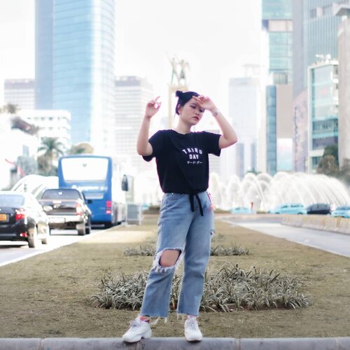 Love this simply T-shirt from @thirddayco
Comfy with material instacool spandex! ❤
Dingin dan stretch bahannya beda dari kaos cotton yang biasanya. Cocok banget buat jalan-jalan atau nge-trip! #SIMPLEDOESIT with #thirddayco
.
.
.
(Link on bio)

#TDPEOPLE
#thirddaypartipost