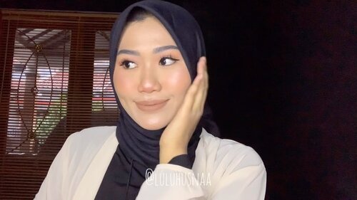 Simple makeup with @lakmemakeup 9 to 5 cushion.Products used:- @eminacosmetics Pore Ranger Primer- @lakmemakeup 9 to 5 cushion shade 04 Golden Natural- @lakmemakeup 9 to 5 cushion shade 03 Medium Honey- @blpbeauty Face Powder shade Medium Beige- @sahabatmarina Compact Powder shade Natural- @sascofficial Eye & Face Palette shade Heroin x Harumi- @etudehouseofficial Eyebrow shade Grey- @makeoverid Mascara- @wardahbeauty Instaperfect Eyeliner- @dearmebeauty x Yupi shade Dear Sweetheart- @studiotropik Dreamsetter#lakmemakeup #cushionserbabisa #clozetteid #lakmexclozetteidreview #clozetteidreview