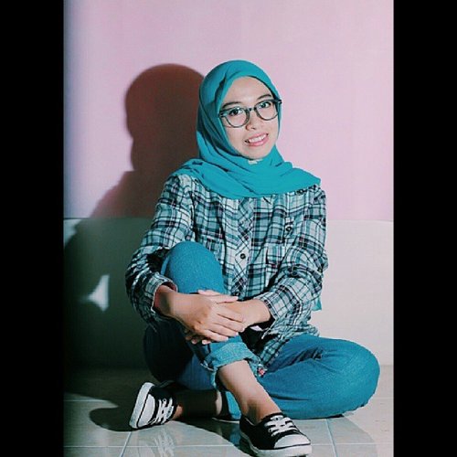 Repost for #clozetteid 
Casual wear for daily activity :) Ootd#ootd#latepost#casual#girl#barbie#soft#simple#shirt#kotakkotak#woman#hijab#hijaber#instaworld