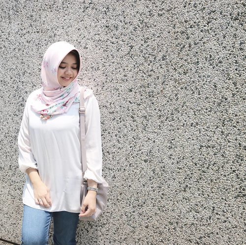 Sometimes our walls exist just to see who has the strength to knock them down ☺ - Darnell L..#clozetteid #clozette #ootd #hijabootd #hijabootdindo