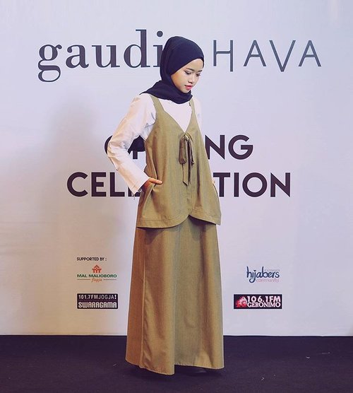 Opening Celebration of @gaudi_clothing & @havaid event report on my blog. My full outfit from @havaid ❤ Go to [bit.ly/GaudiHavaOpeningCelebration] or click the link in my bio.
#ClozetteID #GaudiVillers #HijabiFriend #HavaIndonesia #clozettebloggerbabes #clozetteambassador